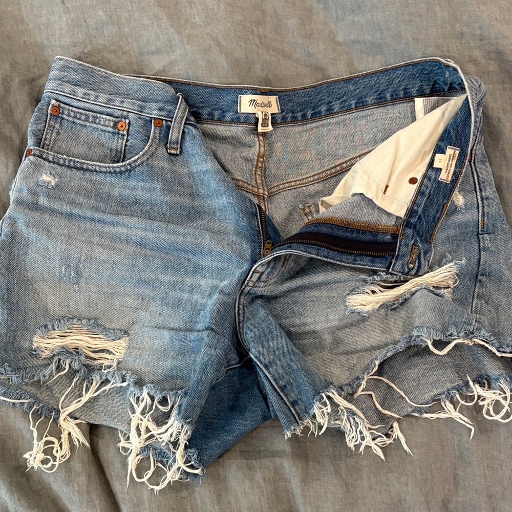 Madewell Relaxed Mid-length denim shorts, size 31